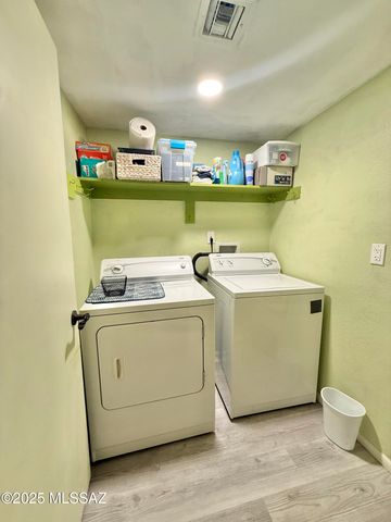 8110 E Rivenoak Circle, Tucson, AZ 85715