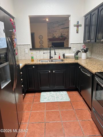8110 E Rivenoak Circle, Tucson, AZ 85715