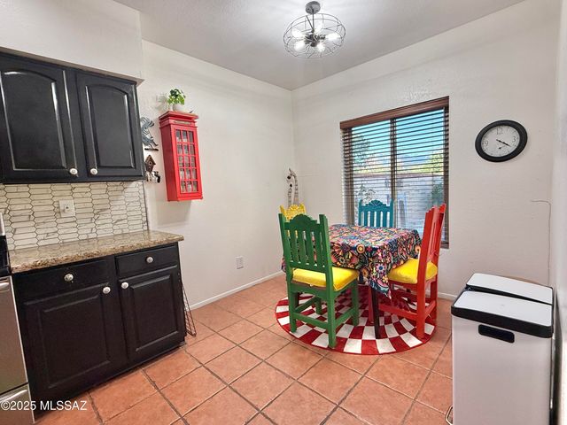 8110 E Rivenoak Circle, Tucson, AZ 85715