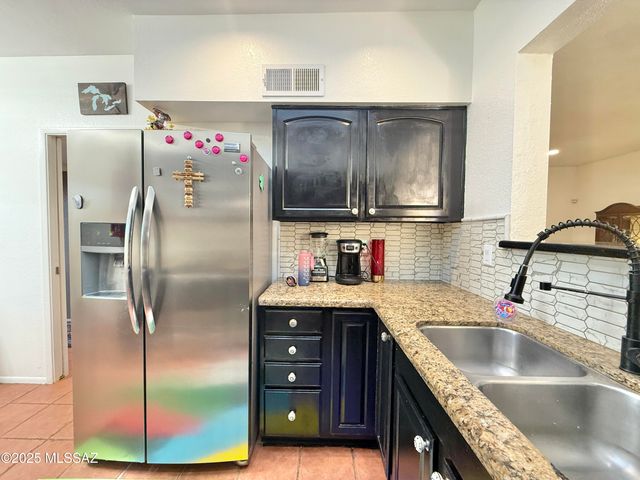 8110 E Rivenoak Circle, Tucson, AZ 85715