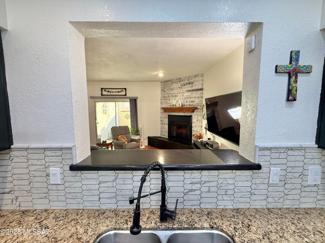 8110 E Rivenoak Circle, Tucson, AZ 85715