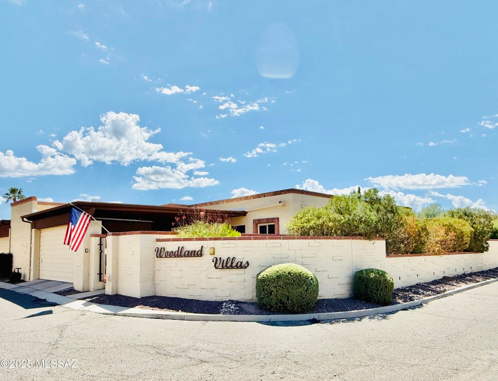 8110 E Rivenoak Circle, Tucson, AZ 85715