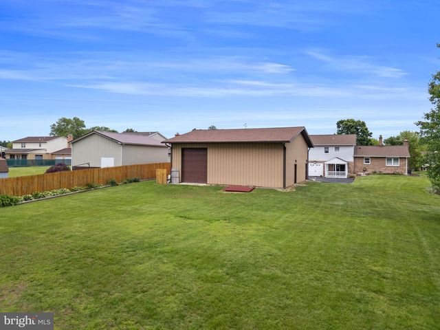 30 STARDUST DR, Newark, DE 19702