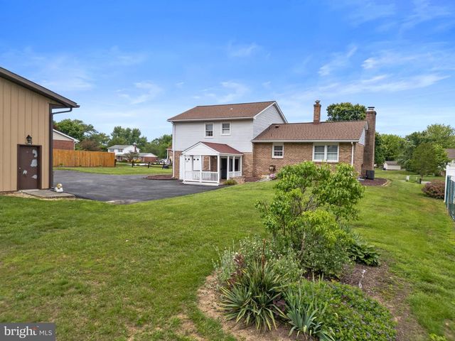 30 STARDUST DR, Newark, DE 19702