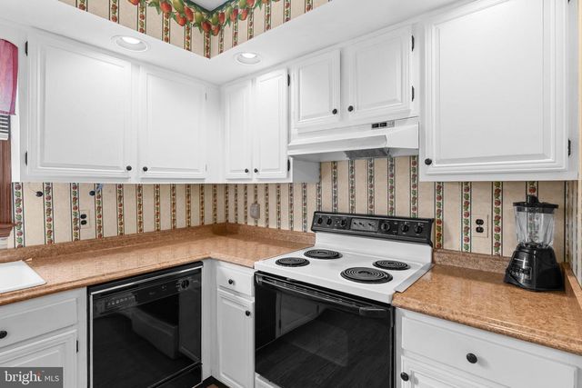 30 STARDUST DR, Newark, DE 19702