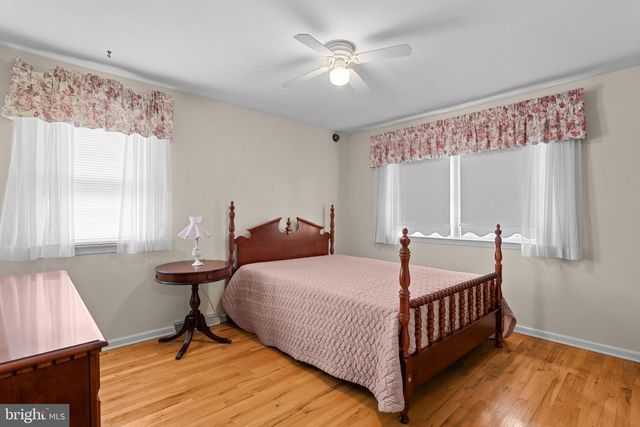 30 STARDUST DR, Newark, DE 19702