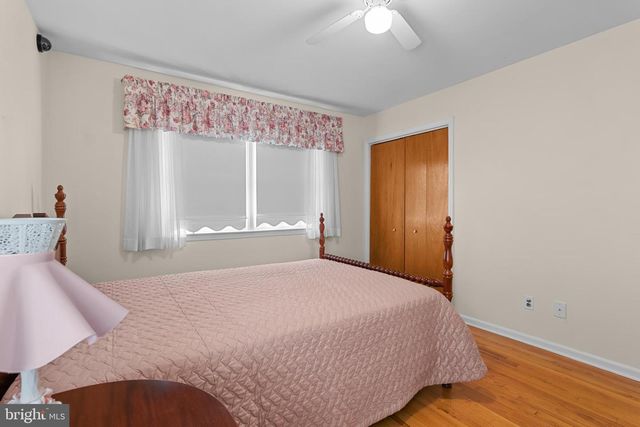 30 STARDUST DR, Newark, DE 19702