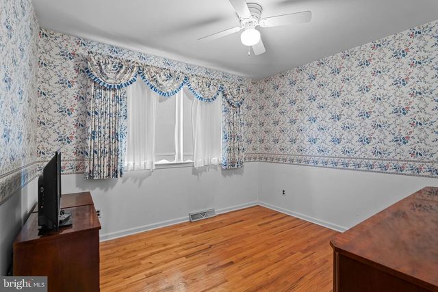 30 STARDUST DR, Newark, DE 19702