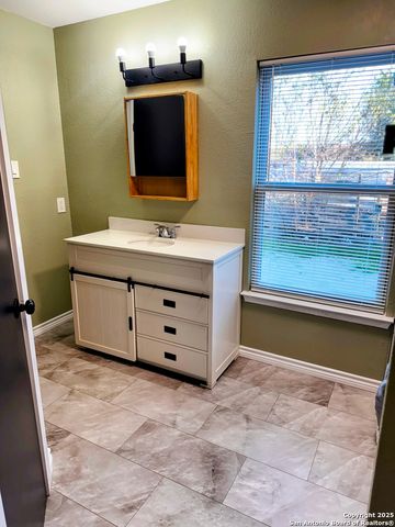 7935 Sonny Rdg, San Antonio, TX 78244