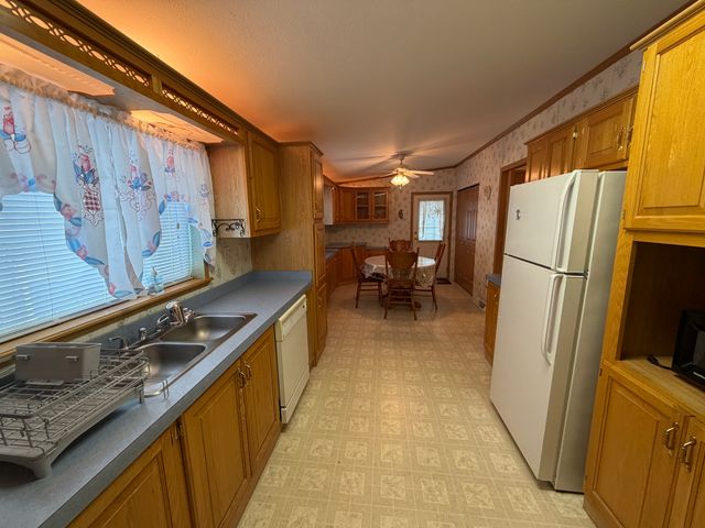 16 3rd Street, Beacon Falls, CT 06403