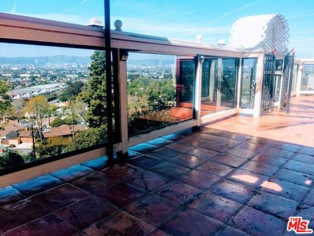 5417 Weatherford Drive, Los Angeles, CA 90008