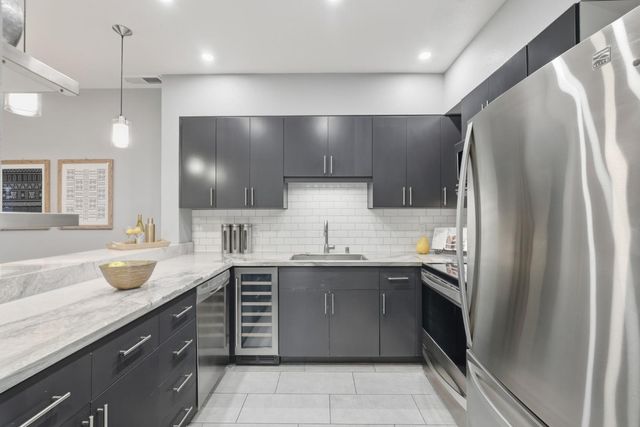 97 E Saint James Street 26, San Jose, CA 95112