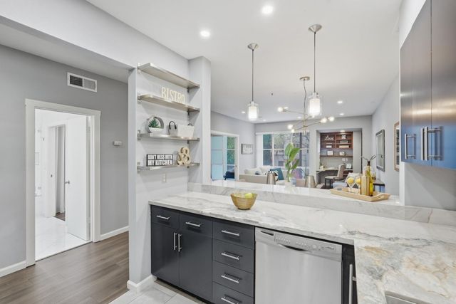 97 E Saint James Street 26, San Jose, CA 95112