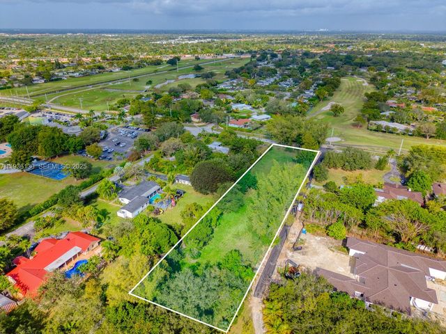 9840 SW 104th St, Miami, FL 33176