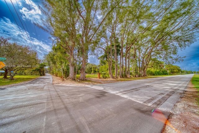 9840 SW 104th St, Miami, FL 33176