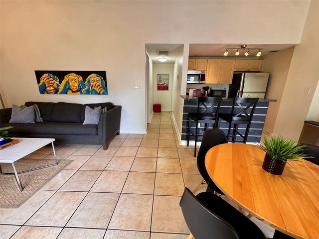 5810 N SUWANEE AVENUE, Tampa, FL 33604