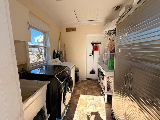 5810 N SUWANEE AVENUE, Tampa, FL 33604