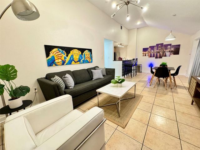 5810 N SUWANEE AVENUE, Tampa, FL 33604