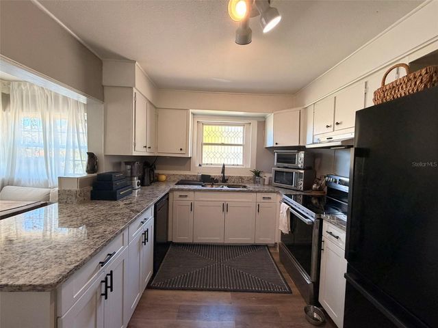 5810 N SUWANEE AVENUE, Tampa, FL 33604