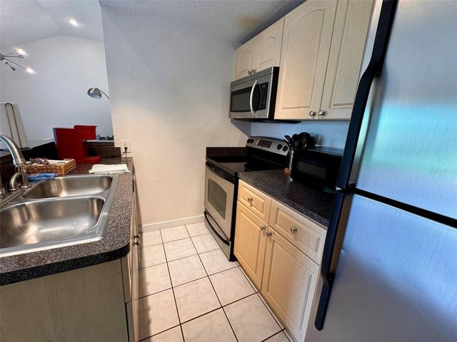 5810 N SUWANEE AVENUE, Tampa, FL 33604