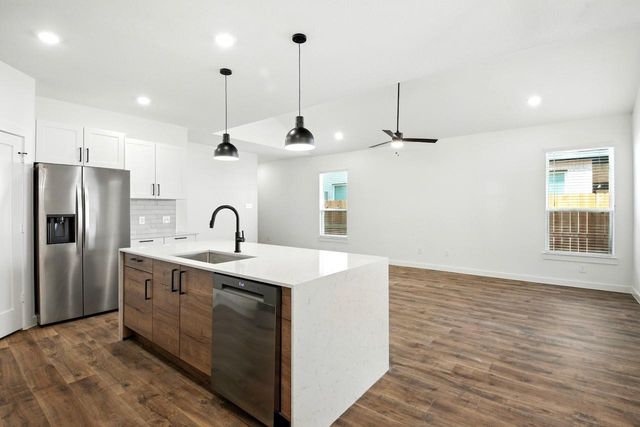 1801 N Peach Creek Drive, Dayton, TX 77535