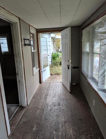 615 Freeman Avenue, Flint, MI 48507