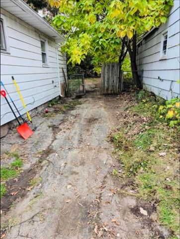 615 Freeman Avenue, Flint, MI 48507