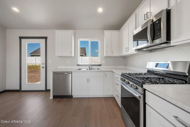 11720 N SIMMONS LN, Rathdrum, ID 83858