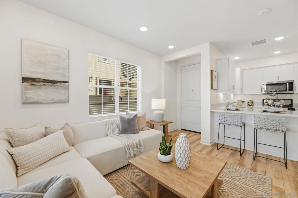 Image 10 of property listing at 827 Blackstone, San Marcos, CA 92078