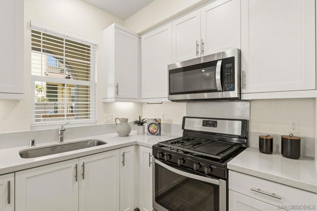 Image 12 of property listing at 827 Blackstone, San Marcos, CA 92078