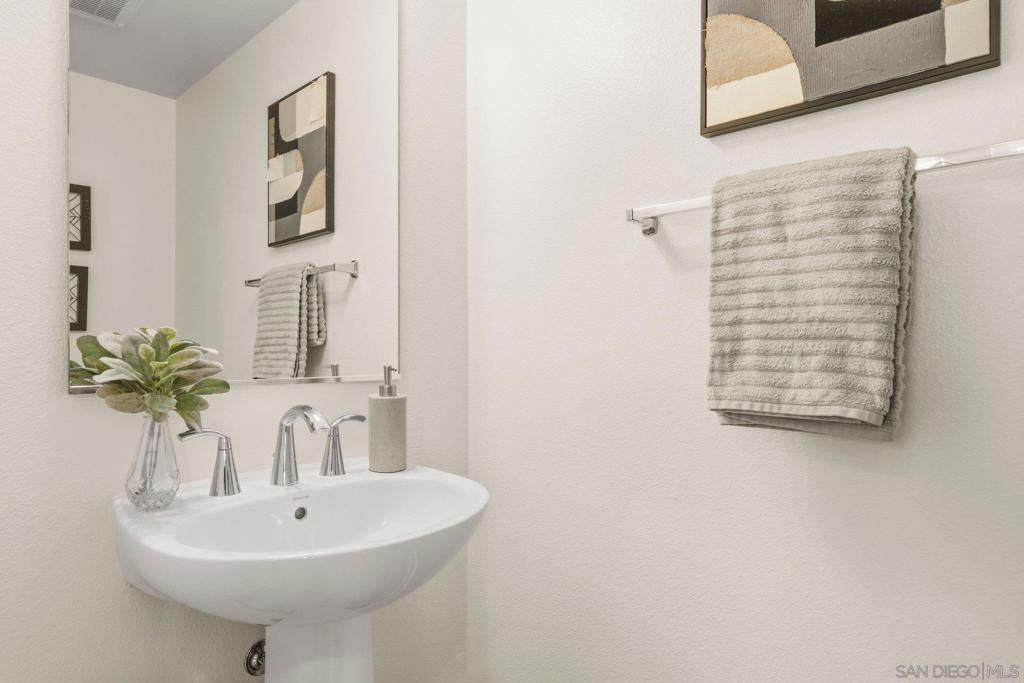 Image 13 of property listing at 827 Blackstone, San Marcos, CA 92078