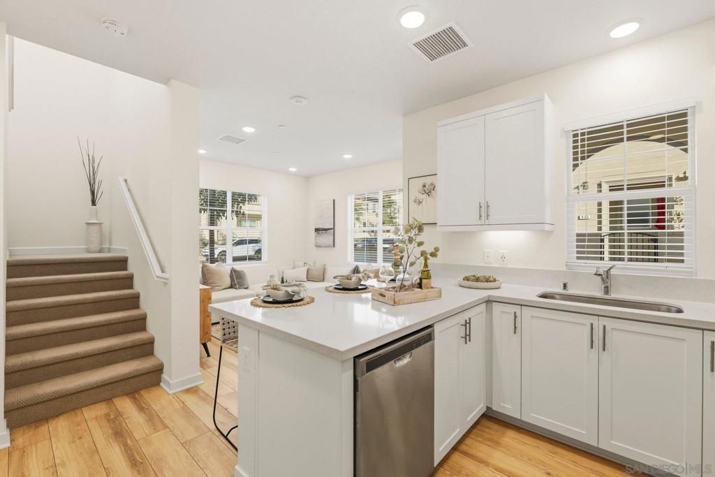 Image 14 of property listing at 827 Blackstone, San Marcos, CA 92078