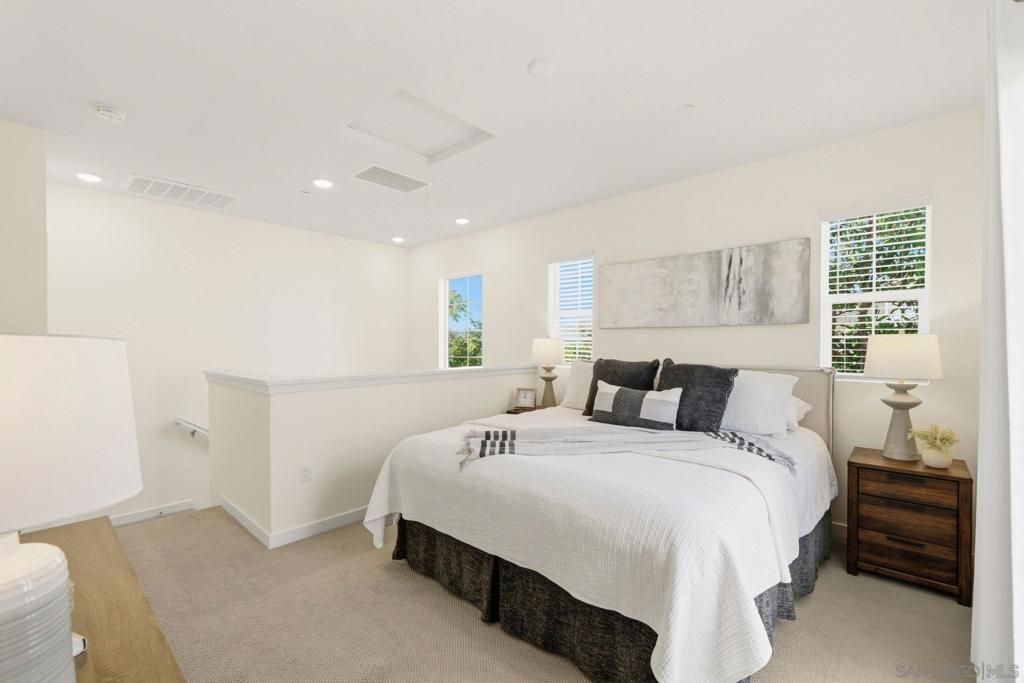 Image 17 of property listing at 827 Blackstone, San Marcos, CA 92078