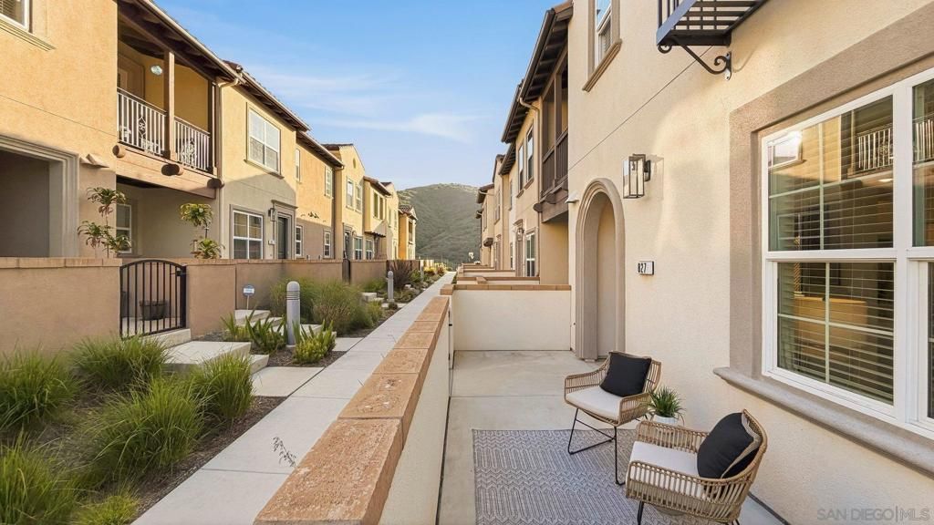 Image 22 of property listing at 827 Blackstone, San Marcos, CA 92078