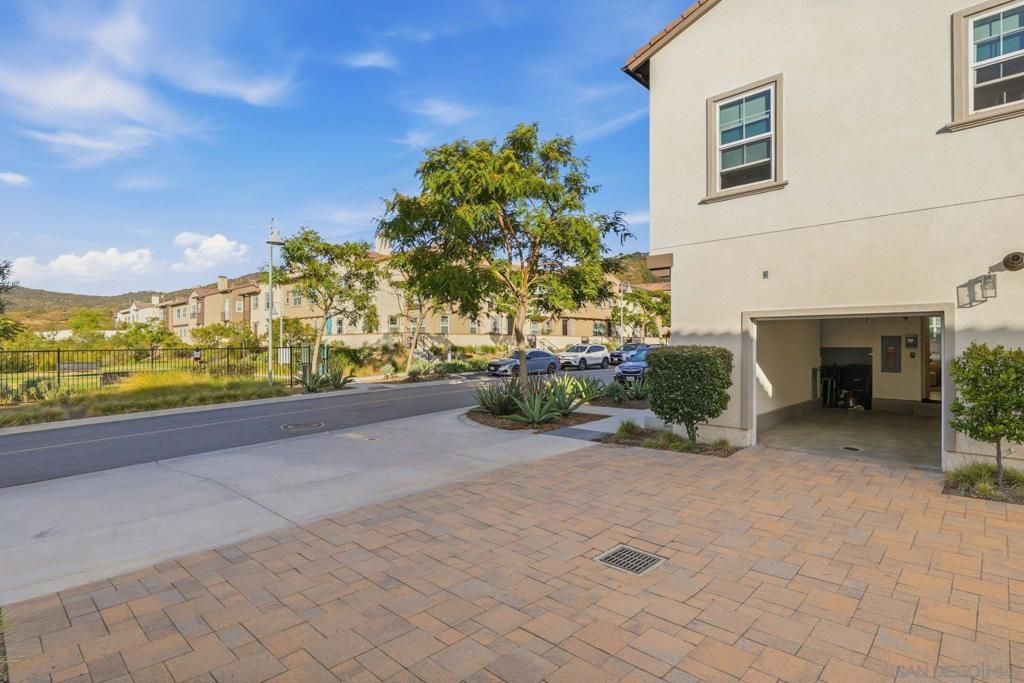 Image 23 of property listing at 827 Blackstone, San Marcos, CA 92078