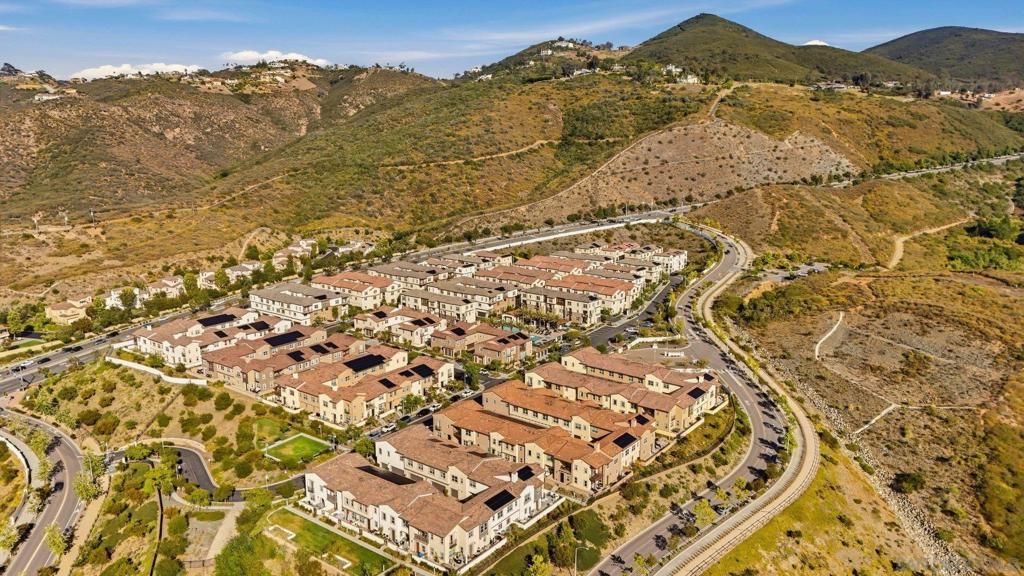 Image 31 of property listing at 827 Blackstone, San Marcos, CA 92078