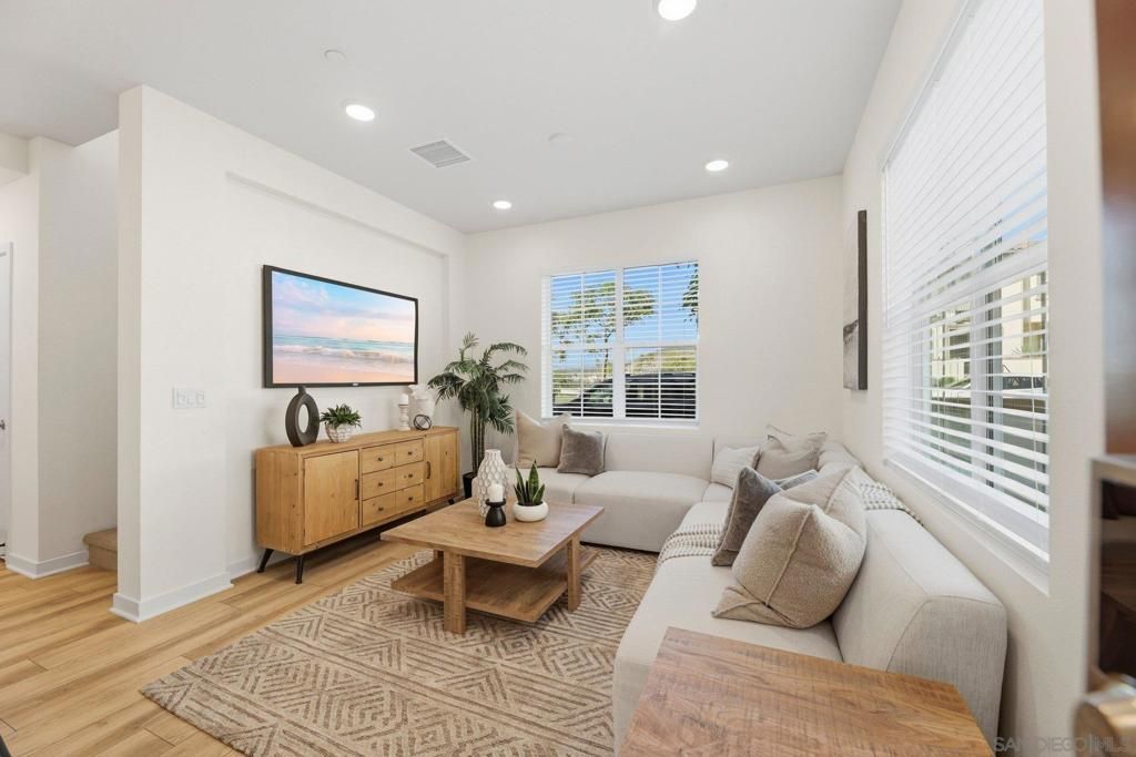 Image 8 of property listing at 827 Blackstone, San Marcos, CA 92078