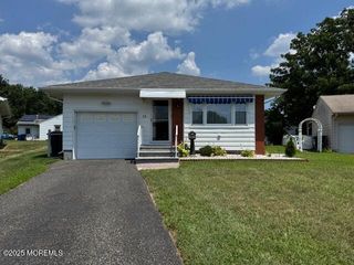 28 Cheddar Pink Cv, Toms River, NJ 08755