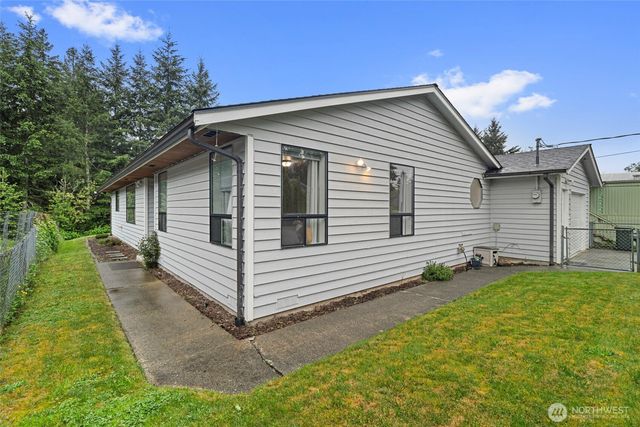 32417 2nd Avenue, Black Diamond, WA 98010
