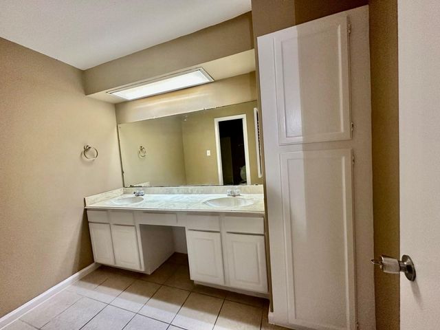 2526 Valley Forest Drive, Missouri City, TX 77489