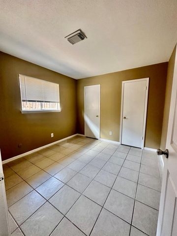 2526 Valley Forest Drive, Missouri City, TX 77489