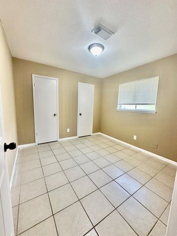 2526 Valley Forest Drive, Missouri City, TX 77489