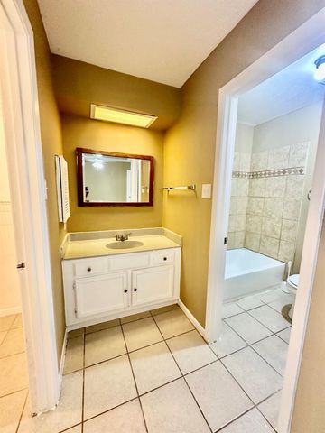 2526 Valley Forest Drive, Missouri City, TX 77489