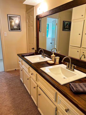 28 Tangle Brush Drive, The Woodlands, TX 77381