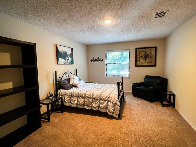 28 Tangle Brush Drive, The Woodlands, TX 77381