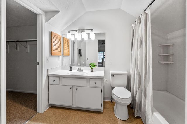 3828 Falls Circle Drive, 22, Hilliard, OH 43026