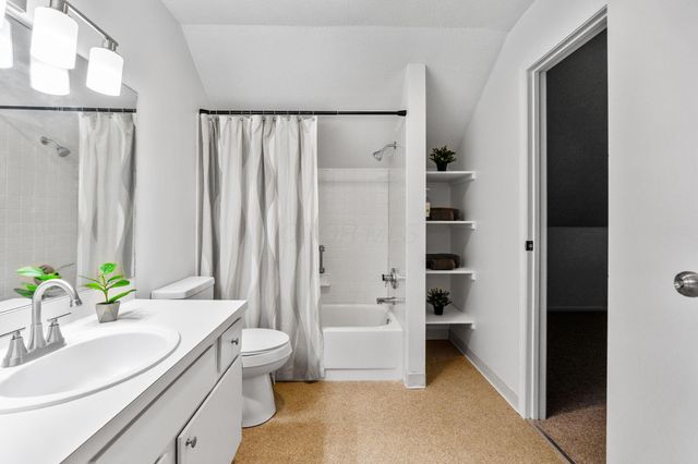 3828 Falls Circle Drive, 22, Hilliard, OH 43026