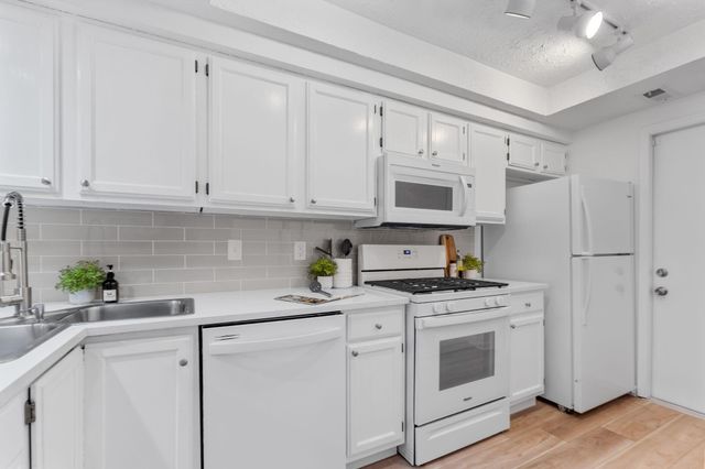 3828 Falls Circle Drive, 22, Hilliard, OH 43026