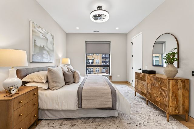 2024 W Irving Park Road 302, Chicago, IL 60618
