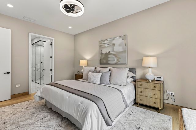 2024 W Irving Park Road 302, Chicago, IL 60618